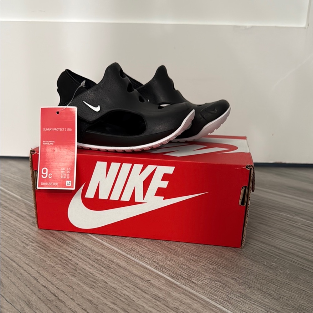 NWT Nike Sandals